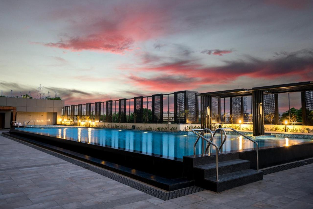 Holiday Inn Lucknow Airport By Ihg Exteriör bild
