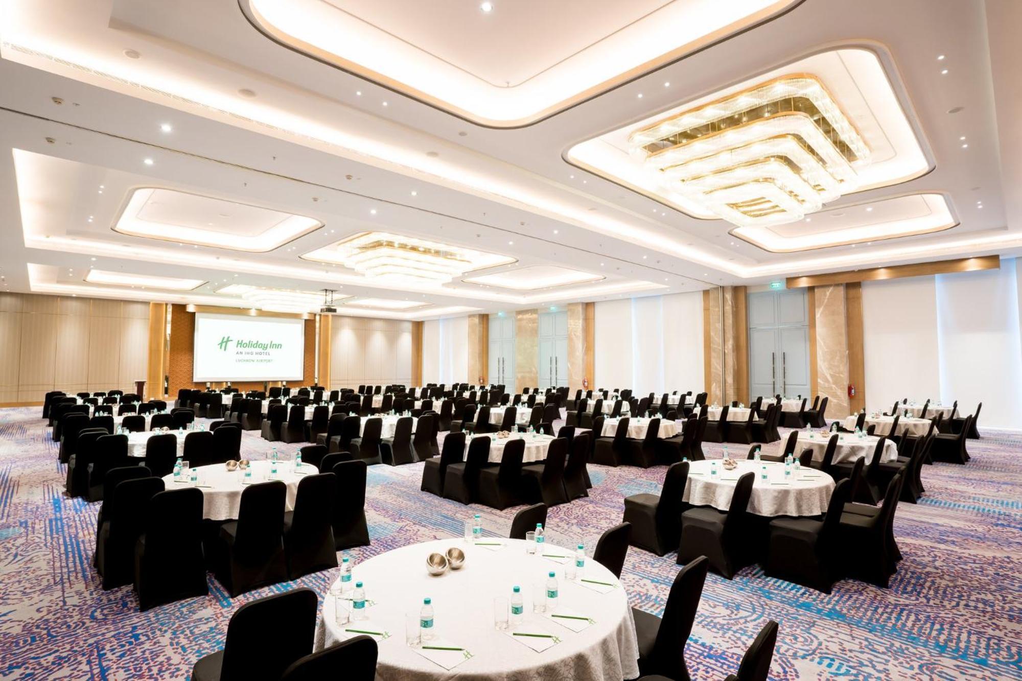 Holiday Inn Lucknow Airport By Ihg Exteriör bild