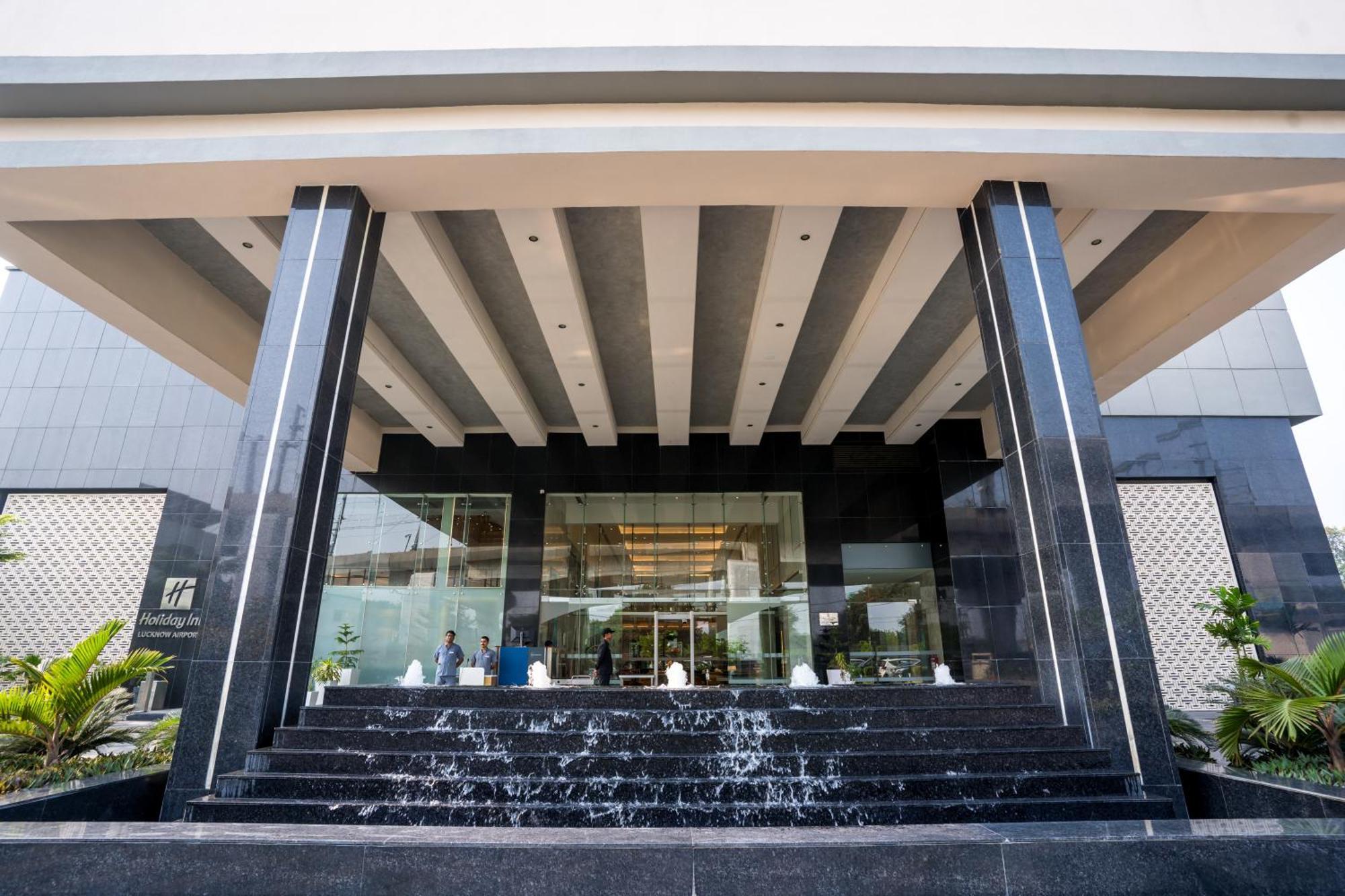 Holiday Inn Lucknow Airport By Ihg Exteriör bild
