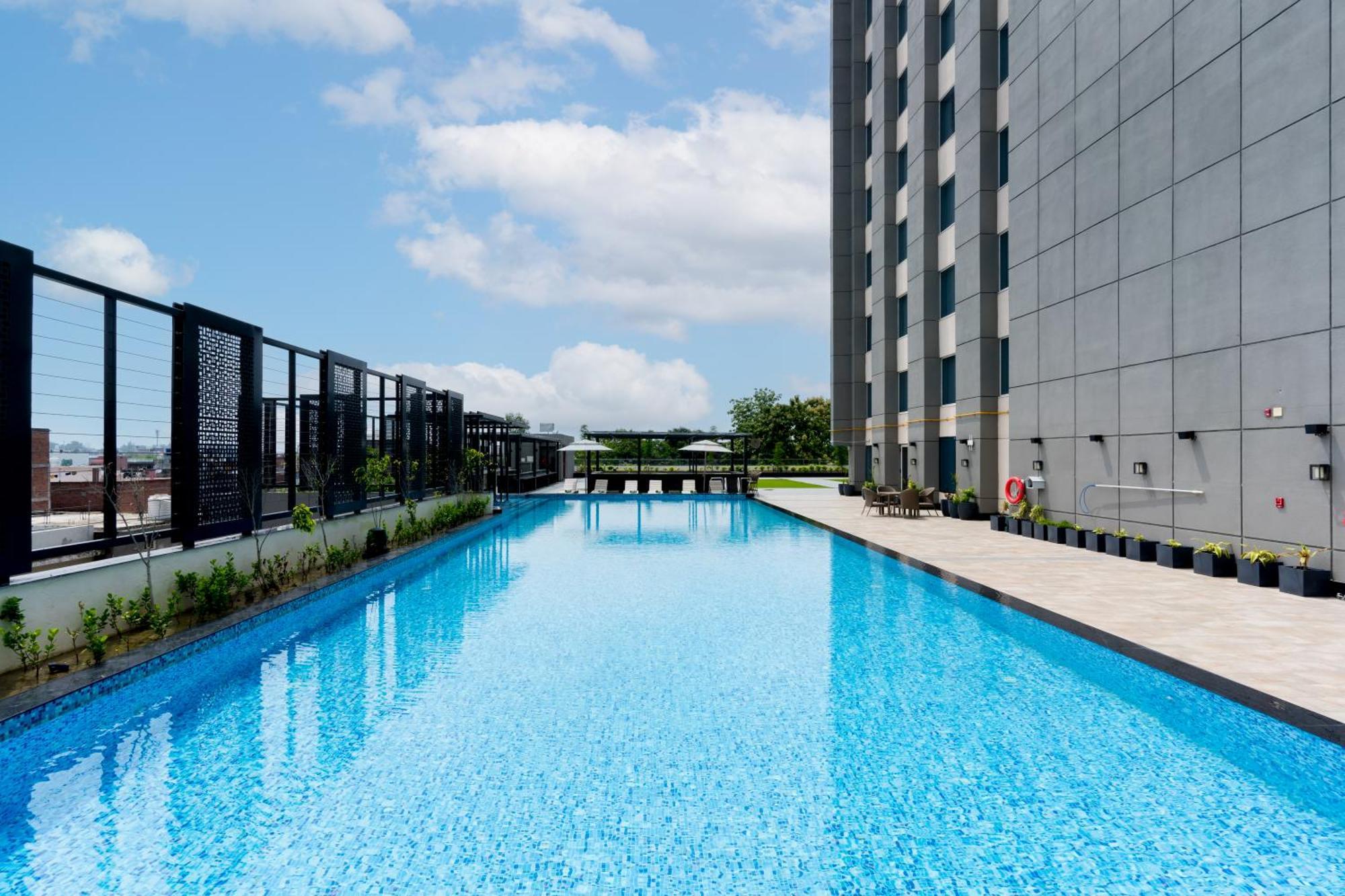 Holiday Inn Lucknow Airport By Ihg Exteriör bild