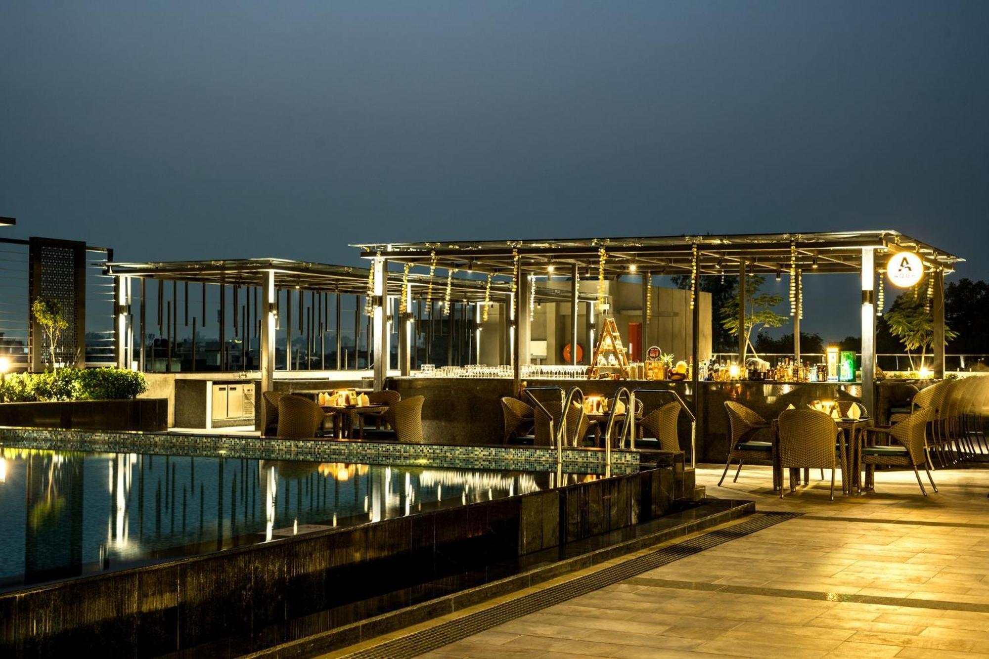 Holiday Inn Lucknow Airport By Ihg Exteriör bild